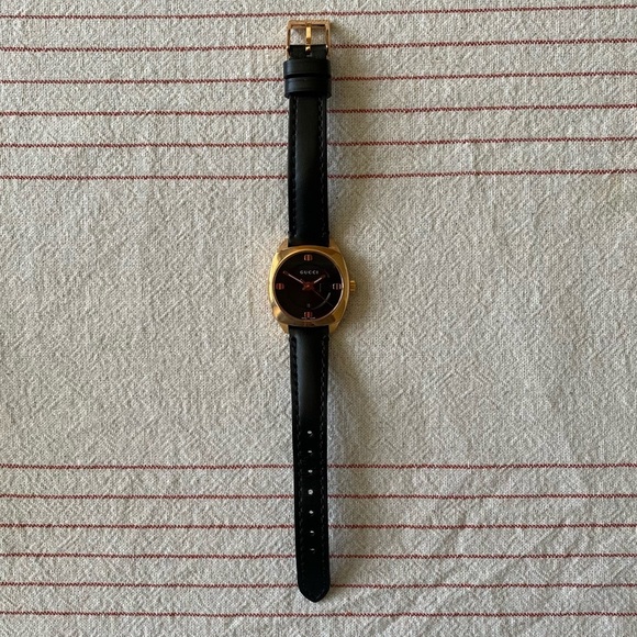 Authentic Gucci GG2570 Women’s Watch - 29 mm Gold and Black - Picture 2 of 10